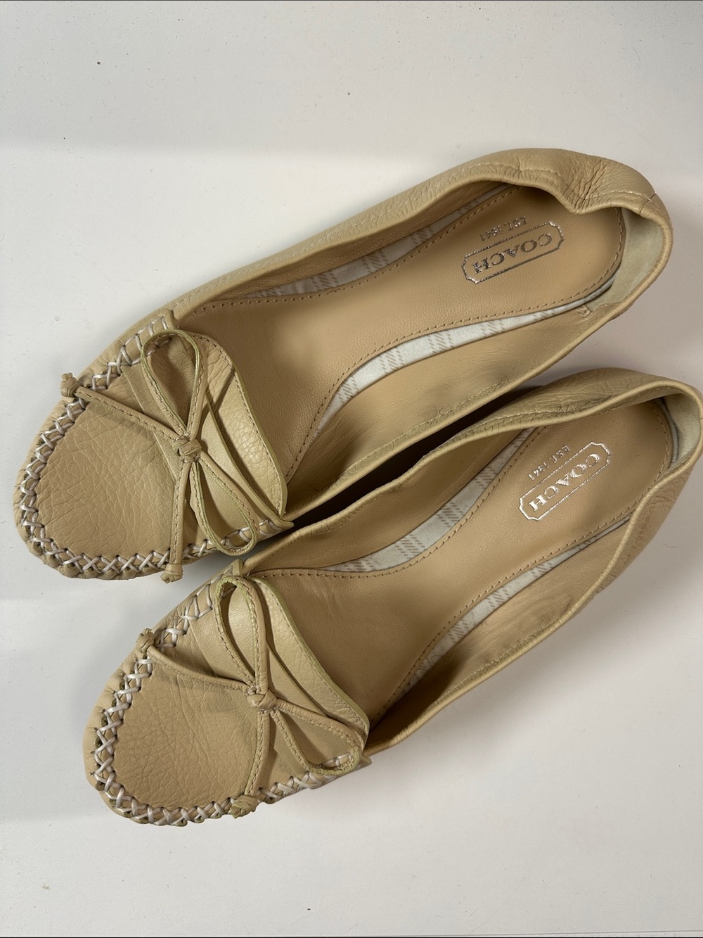 Coach Women's Beige Leather Ballet Flats Slip On Bow Round Toe US 7.5 B Junie